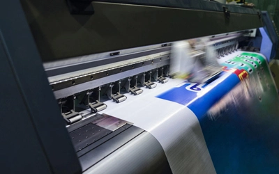 Imagem de uma grande impressora, simbolizando o compromisso da nossa empresa em imprimir grandes ideias e soluções.